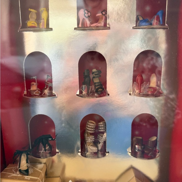 Christian Barbie with additional shoe set - Picture 2 of 3